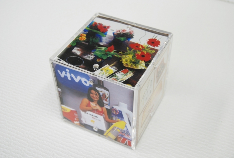 Cubo em Acrílico com Imãs em Paulínia - Expositor de Acrílico para Calçados Cubo em Acrílico com Imãs em Paulínia - Expositor de Acrílico para Calçados